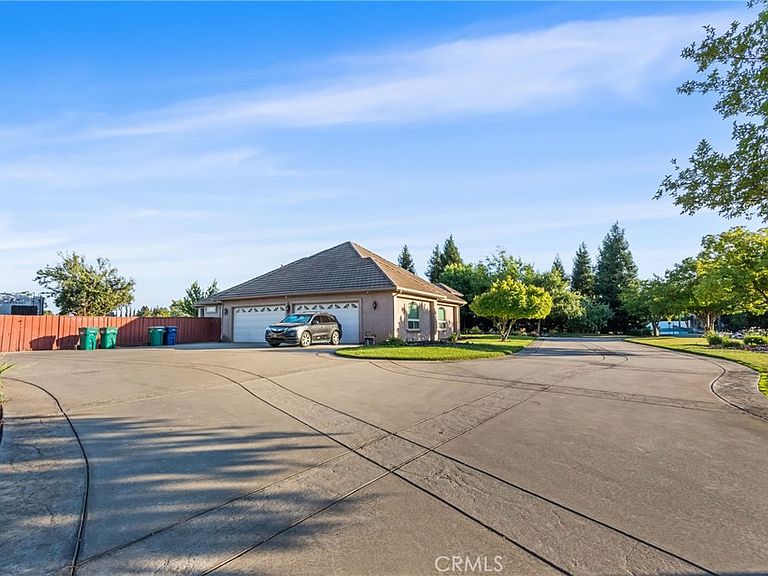 3834 N Golden Bear Dr photo 4