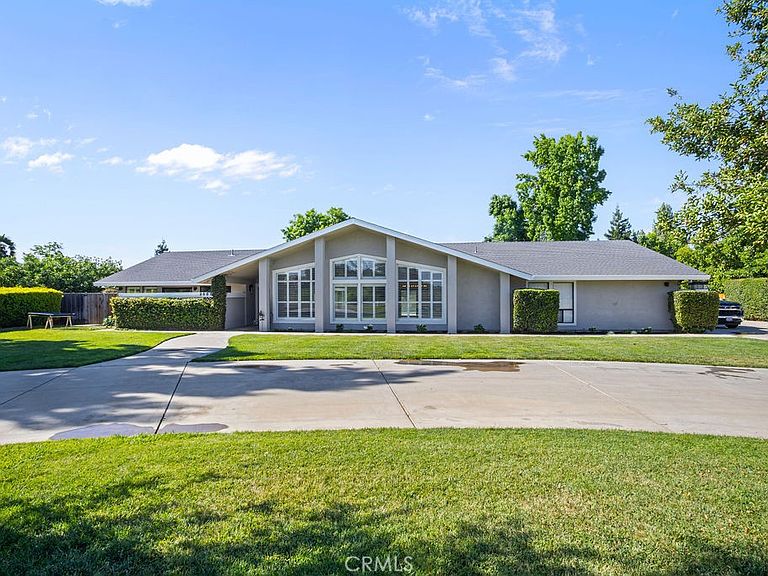 2698 E South Bear Creek Dr, Merced