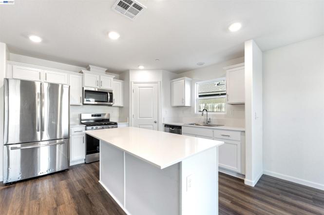 4577 Isabel Ct photo 2