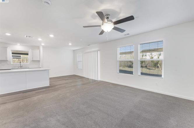 4577 Isabel Ct photo 5