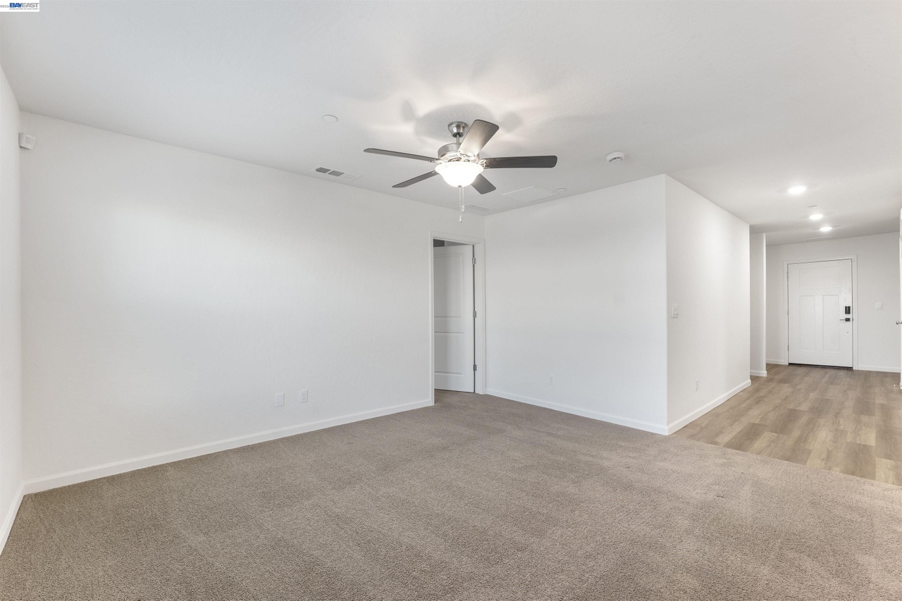 4577 Isabel Ct photo 7