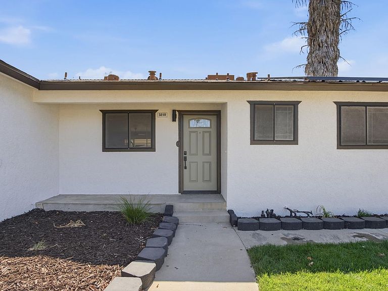 3210 Shamrock Ave photo 3